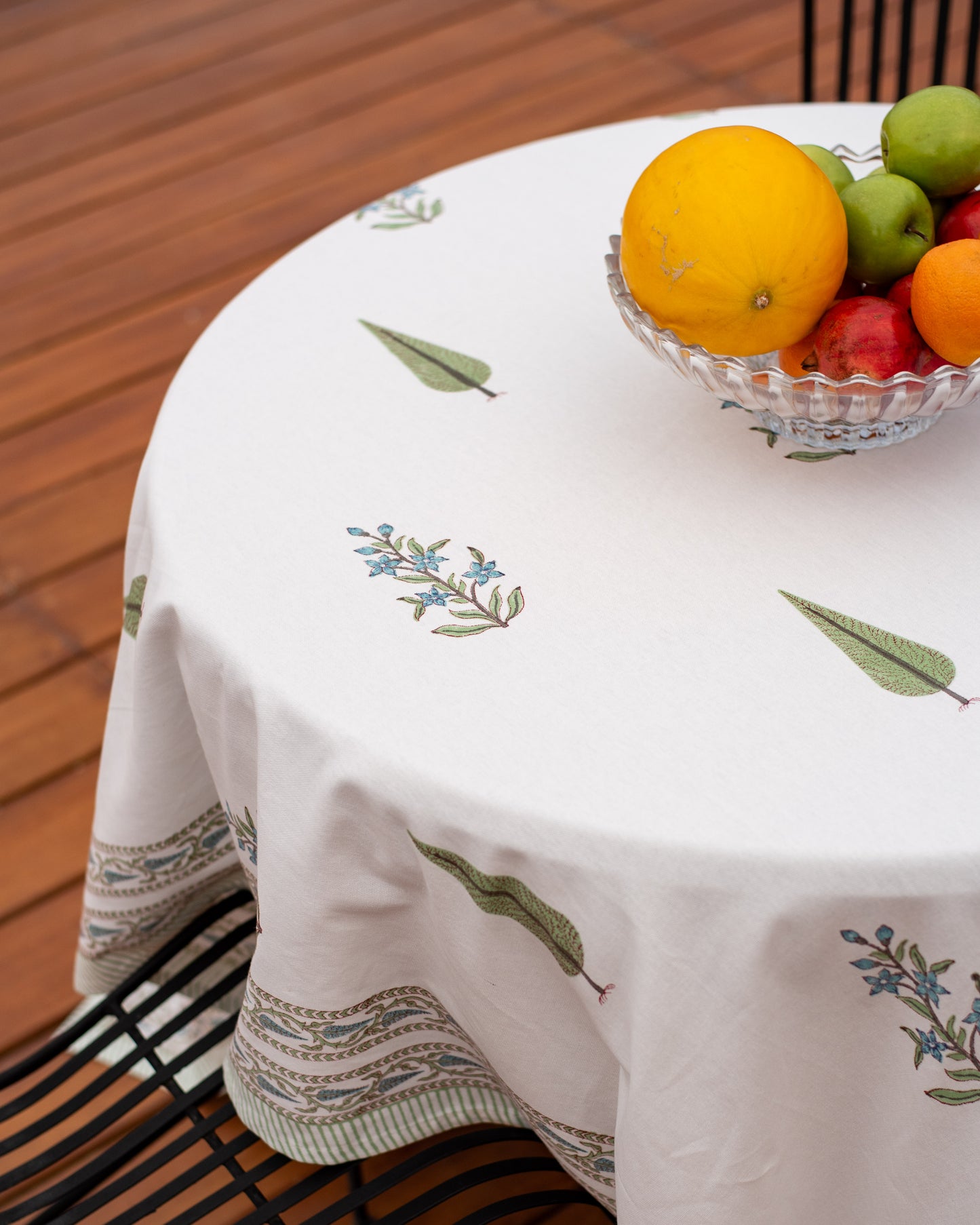 Lily Dream Table Cover