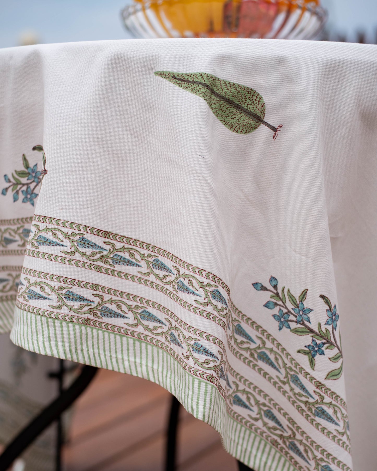Lily Dream Table Cover