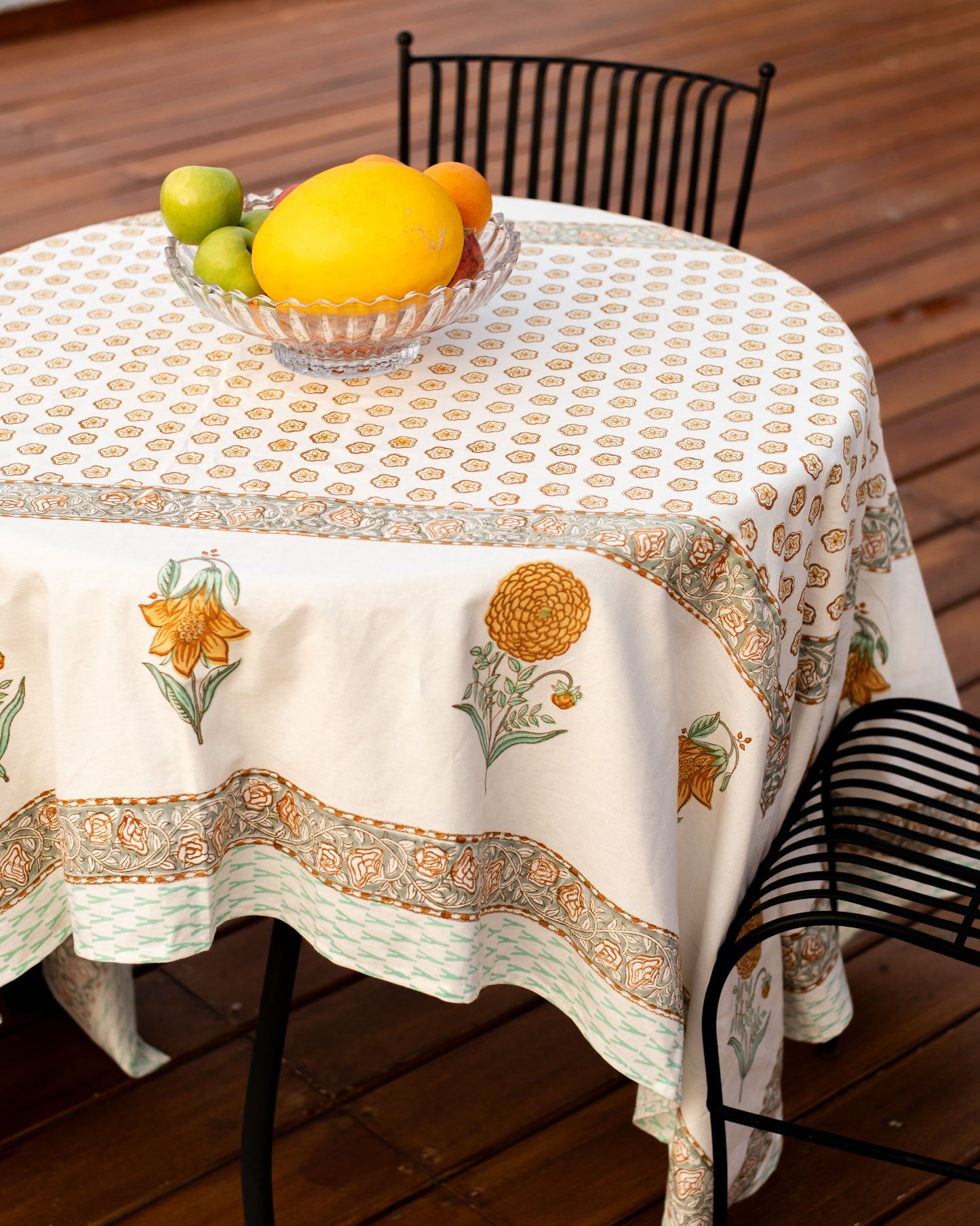 Daffodil Delight Table Cover